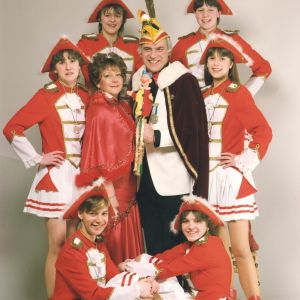 Prinzenpaar mit Prinzengarde.jpg